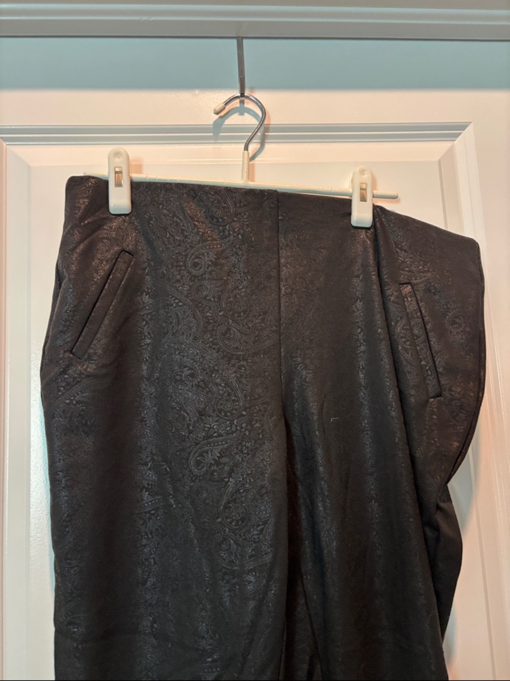 Chico's Black Textured Ankle Pants
